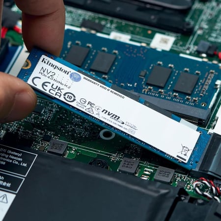 ذاكرة مستديمة SSD 500G NV2 M.2 2280 بمنفذ PCIe 4.0 من كينجستون
