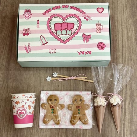 بوكس هوت شوكلت مع كوكيز جنجر بريد  لشخصين