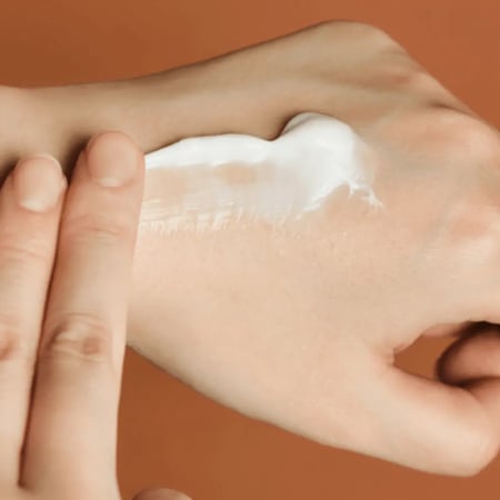 سكين 1004 كريم ترطيب مغذي للبشرة بخلاصة السنتيلا بروبيو سيكا – 50 مل