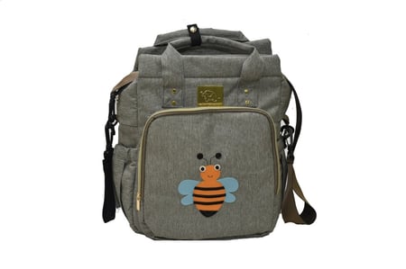 حقيبة حفاضات مطرزة بتصميم أنيق وعصري لحمل مستلزمات الطفل بسهولة وأناقة