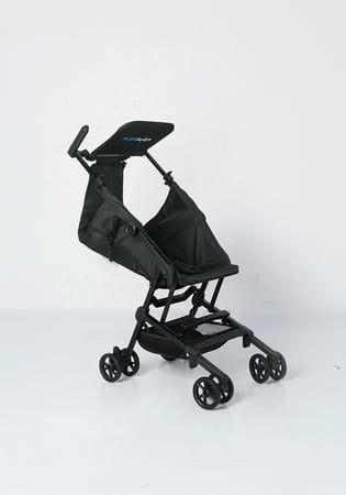 عربة اطفال تدخل الطائرة