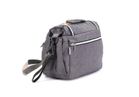 شنطة حفاضات ماركة بتصميم أنيق وجودة عالية لحمل مستلزمات الطفل براحة