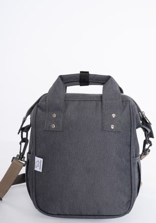 شنطة تغيير حفاضات بتصميم عملي لحمل وتنظيم مستلزمات الطفل بسهولة رصاصي