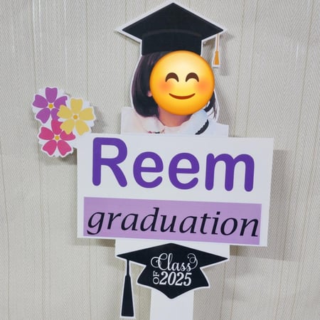 مسكة الخريجة بالصورة الشخصية