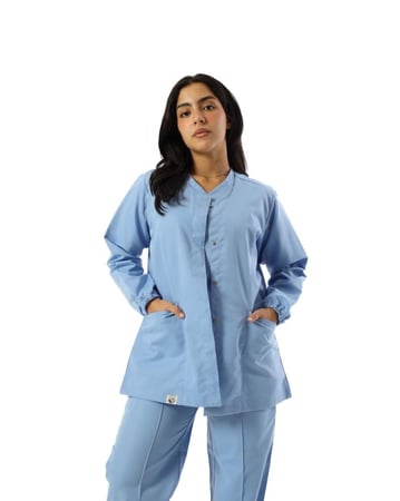 اختاري سكراب ازرق سماوي من المعطف لإطلالة طبية