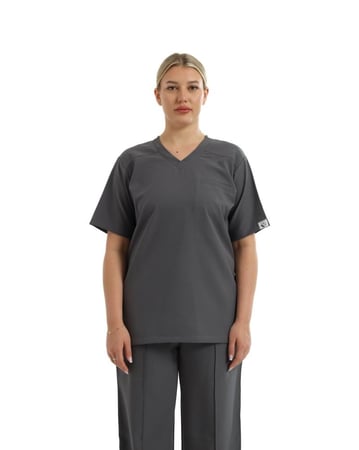 تميزي في عملك مع سكراب رمادي فاتح من المعطف