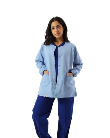 احصلي على جاكيت سكراب طبي من المعطف