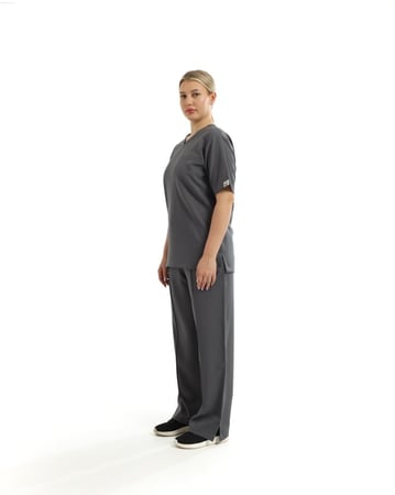 تميزي في عملك مع سكراب رمادي فاتح من المعطف