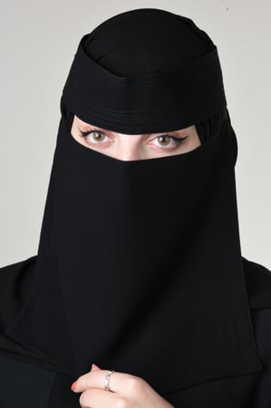 نقاب مطاط مائل بحريني