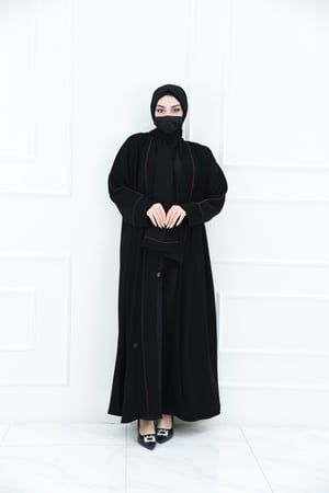 عباية كريب أنيقة مع كول شال وقيطان بلون عودي