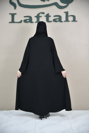 عباية ساده بتصميم كلوش مع سحاب وأكمام مربعة