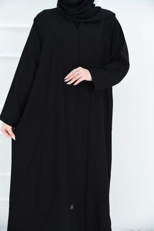 عباية كريب سادة بتفاصيل ثنيات مميزة