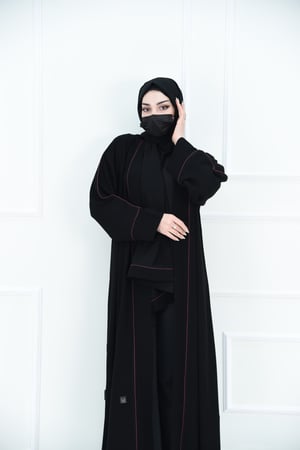 عباية كريب أنيقة مع كول شال وقيطان بلون عودي