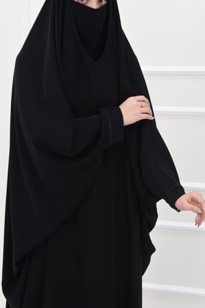 عباية راس بشت سادة بأكمام تطريز خفيف