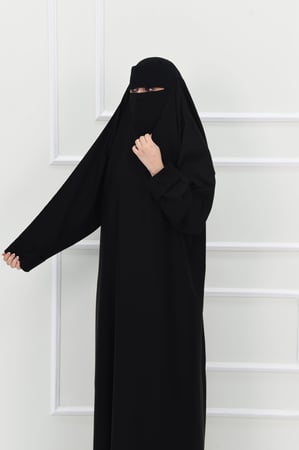 عباية راس سادة بأكمام مقلوبة