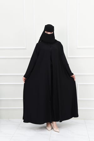 عباية سادة سوداء بقصة كلوش