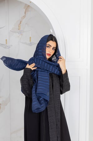 طرحة إلينا كحلي مقلم