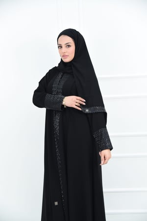 عباية كلوش كاجوال بتركيبة جلد مموه لامع