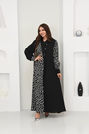 عباية بتصميم متناغم بألوان أسود وأوف وايت