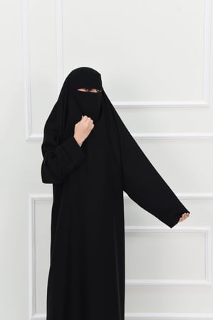 عباية راس سادة بأكمام مقلوبة