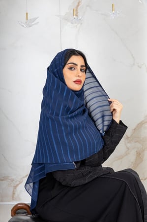 طرحة إلينا كحلي مقلم