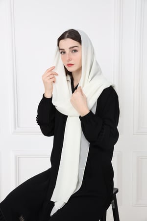 طرحة بلون سكري