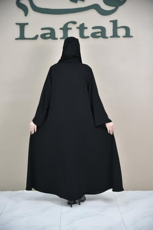 عباية ساده بتصميم كلوش مع سحاب وأكمام مربعة