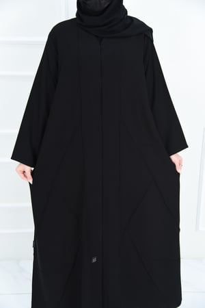 عباية كريب سادة بتفاصيل ثنيات مميزة