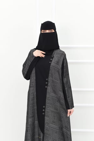 عباية جاكار مقلمة بالاوف وايت بتفاصيل قماش سادة