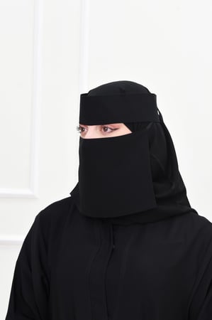 نقاب قصير مطاط مايل