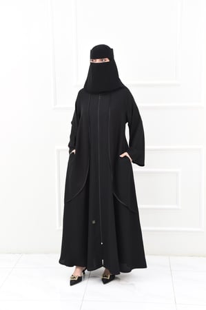 عباية سادة نصف كلوش بسحاب وجيوب مخفية مع تفاصيل ستان