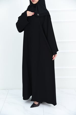 عباية سادة بتثنبات طولية على الجوانب