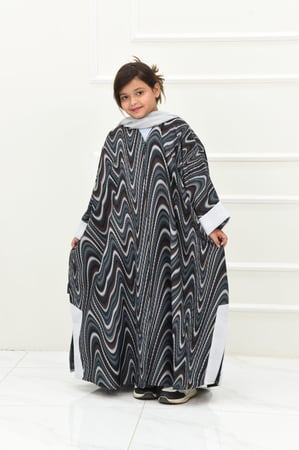 عباية بناتي نص بشت بقماش مموج واكمام رمادي