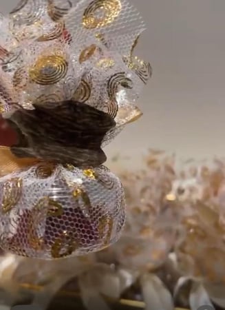 توزيعات زعفران ١جرام سوبر نقيل مع كسرة عود تايقر او مروكي سوبر