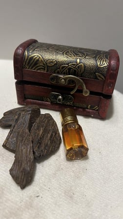 بوكس  أكريلك أو خشب مزين