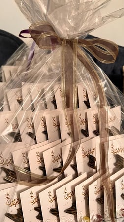 كرت الإهداء مع كسرة عود فاخر جدا