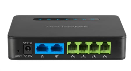 قراند ستريم HT814 يدعم ملفي تعريف SIP من خلال 4 منافذ FXS ومنافذ جيجابت مزدوجة ويتضمن جهاز توجيه NAT مدمج يمكنه التعامل مع سرعات توجيه تصل إلى 100 ميجابت في الثانية