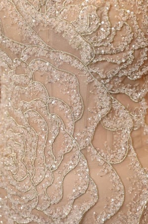 فستان سهرة مكشوف الكتفين