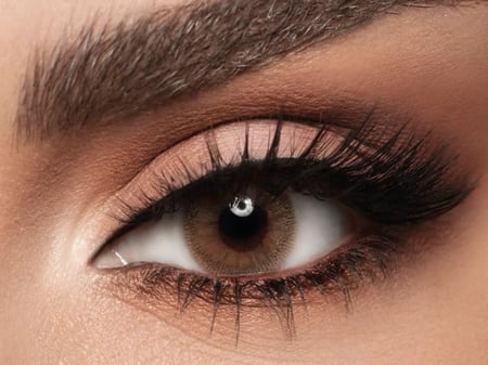 عدسات لافا ديفا