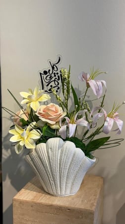 مزهريه ورد مُنسق بالزهور الصناعية