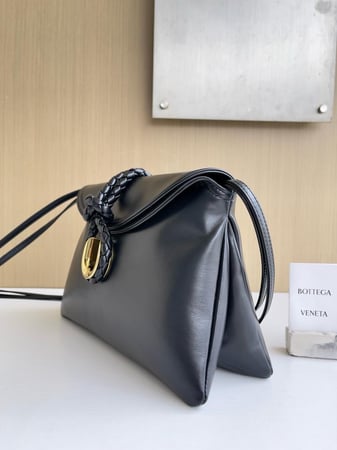 بوتيقا Winter Liberta مقاس 27cm