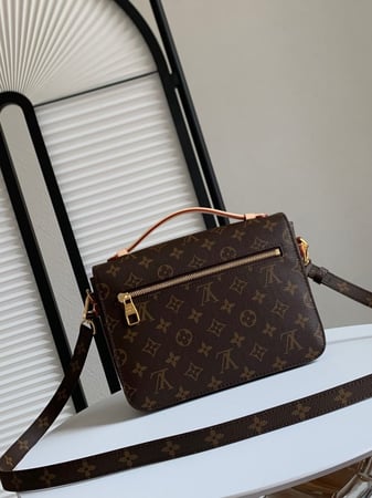 لوي فيتون ‏ Pochette Métis مقاس25cm