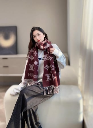 سكارف لوي فيتون مقاس 186*40