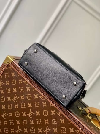 لوي فيتون LOCKME EVER مقاس23cm