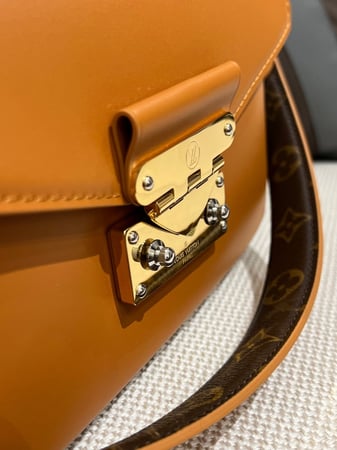 لوي فيتون Swing مقاس24cm