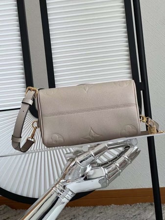 لوي فيتون سبيدي باندوليير مقاس 25cm