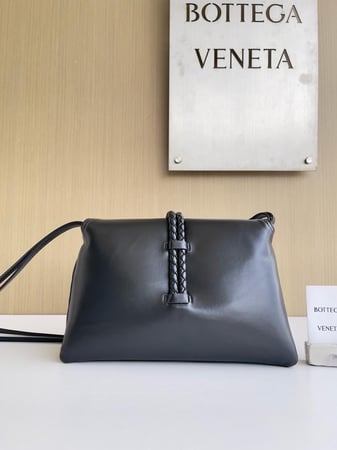بوتيقا Winter Liberta مقاس 27cm