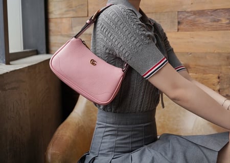 قوتشي Aphrodite مقاس 21cm