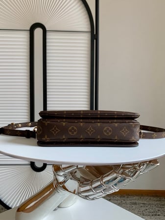 لوي فيتون ‏ Pochette Métis مقاس25cm