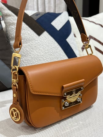 لوي فيتون Swing مقاس24cm